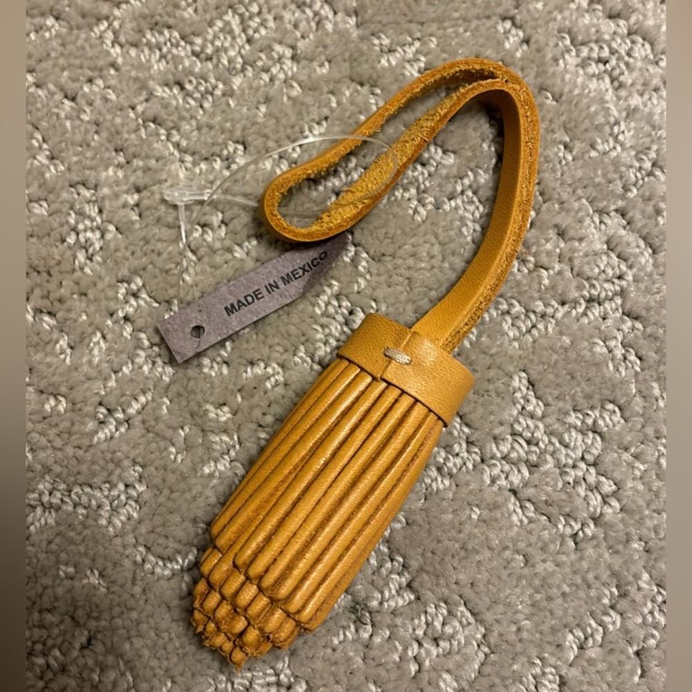 PLG Pom tassel (sunflower)
